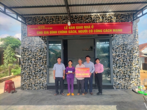 Hình ảnh cho bài viết Xã Sơn Định, huyện Sơn Hòa hoàn thành chương trình  “Xóa nhà tạm, nhà dột nát”